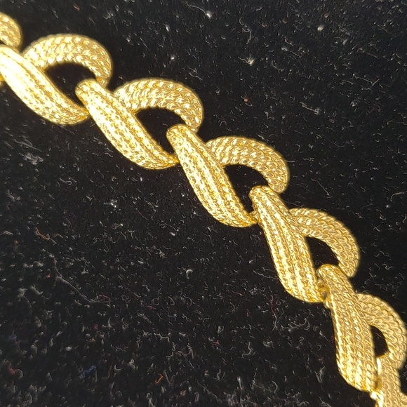 Vintage Napier Signed Gold Tone Chunky Textured Link Necklace - Picture 5 of 12